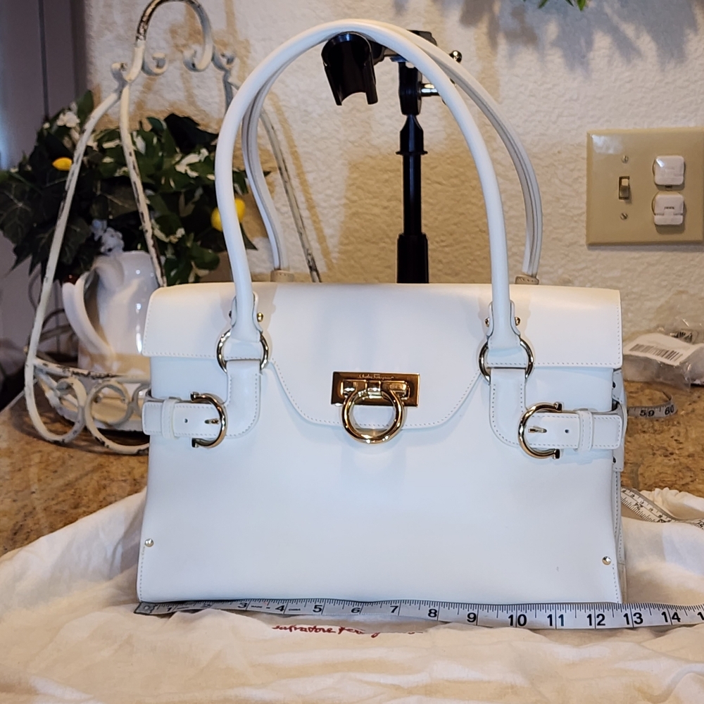 New Salvatore Ferragamo Gancini White Leather shoulder bag tote bag Authentic